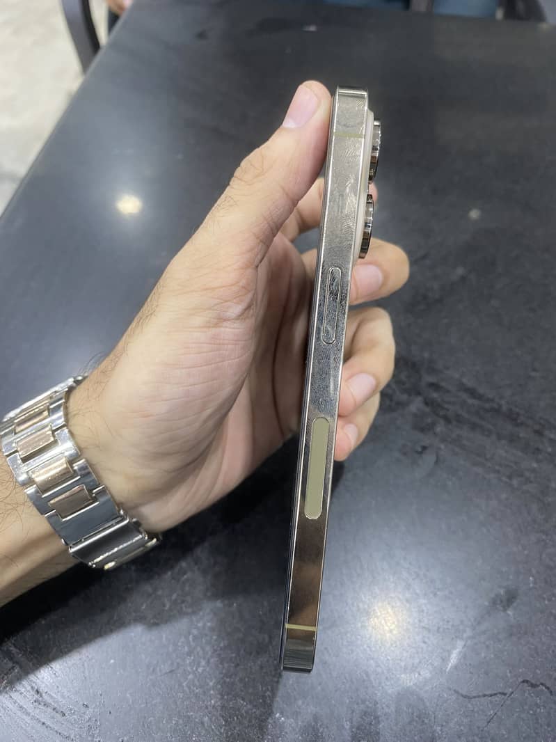 Apple iPhone 14 Pro 2