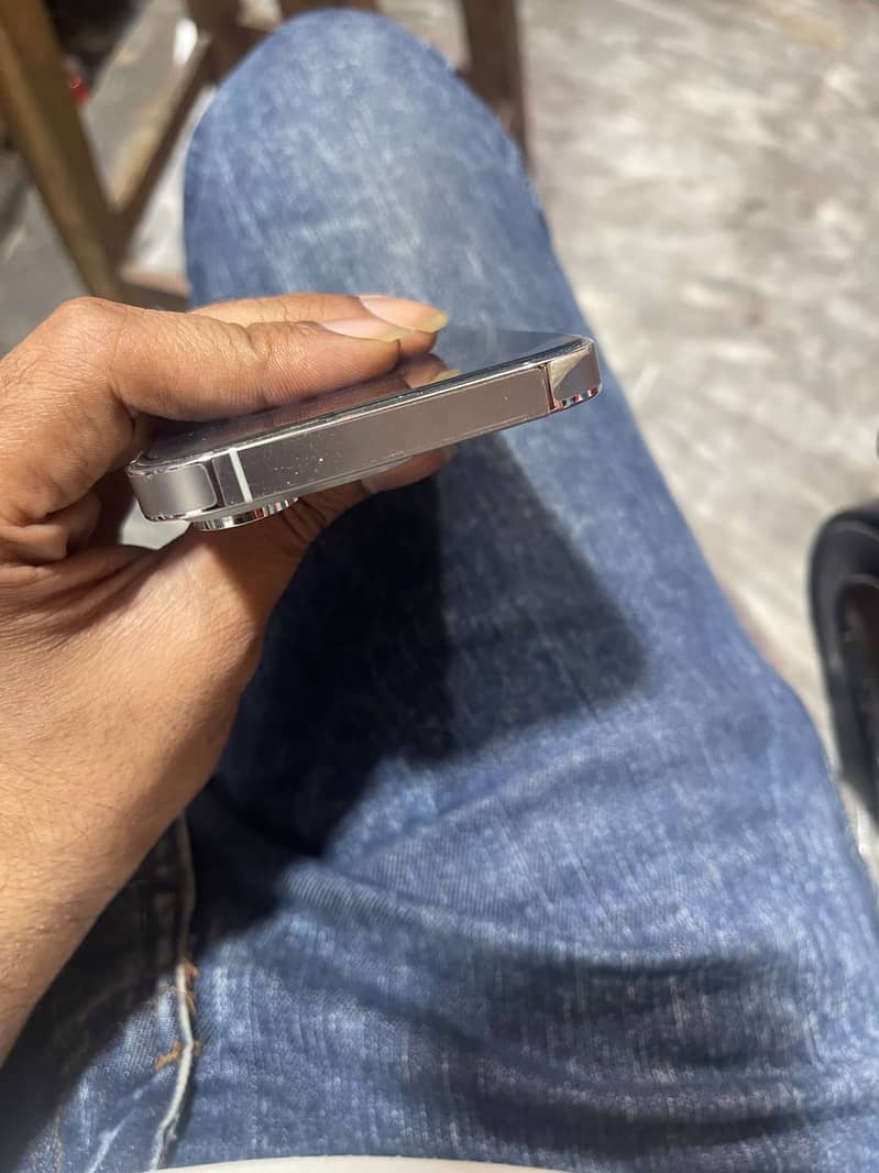 Apple iPhone 14 Pro 4