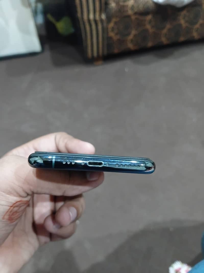 Apple iPhone 11 Pro 1
