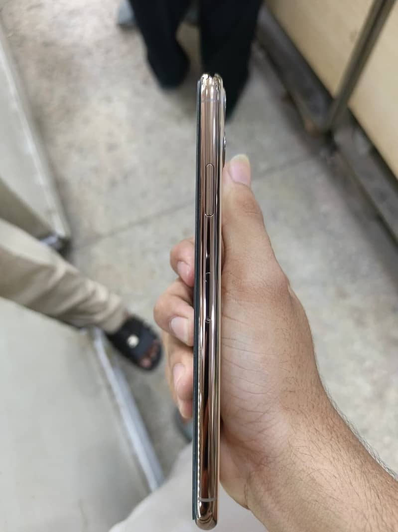 Apple iPhone 11 Pro Max 0