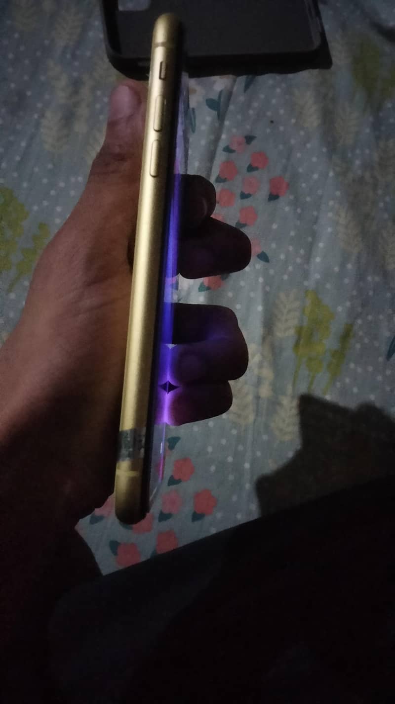 Apple iPhone 11 3
