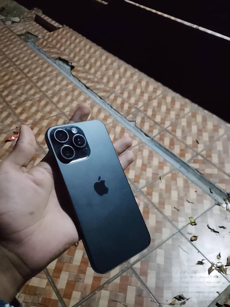 Apple iPhone 15 Pro Max 0