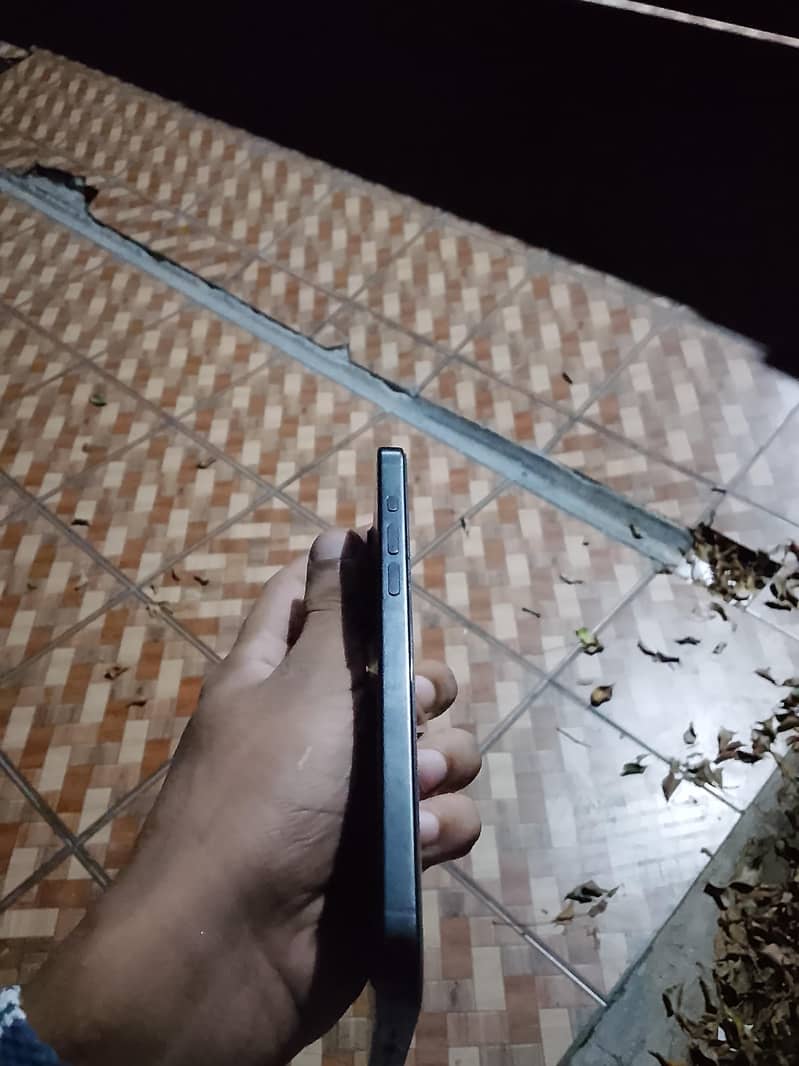 Apple iPhone 15 Pro Max 2