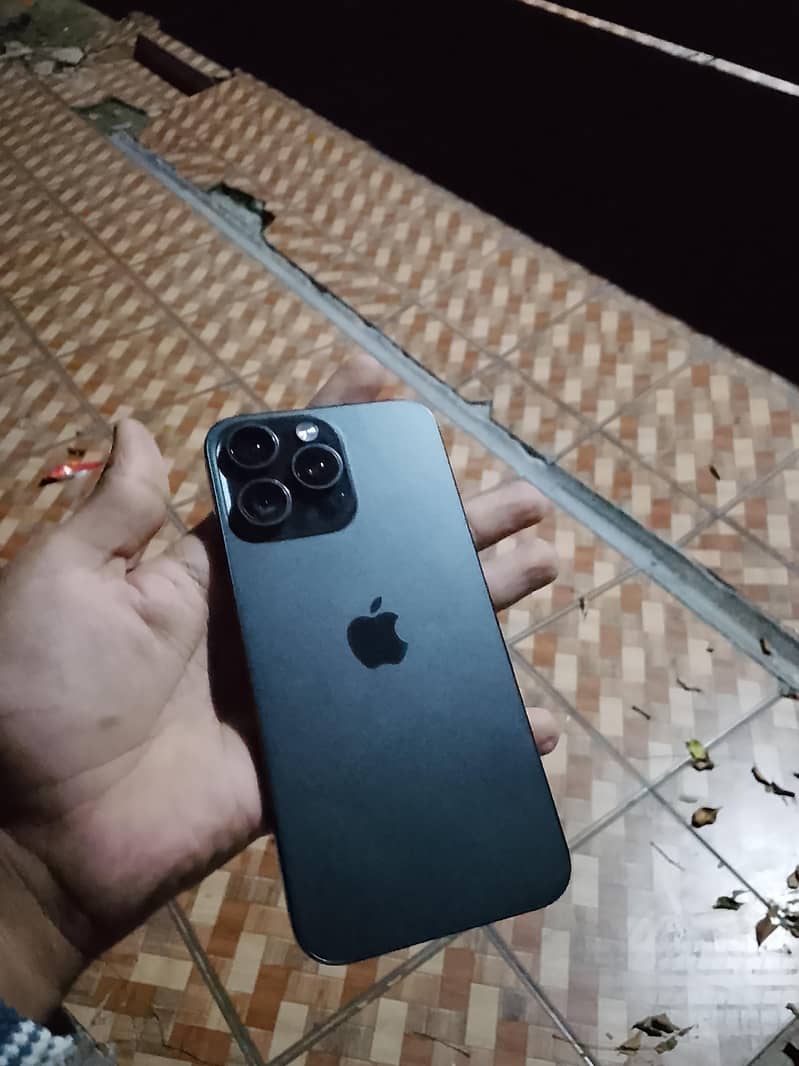Apple iPhone 15 Pro Max 3
