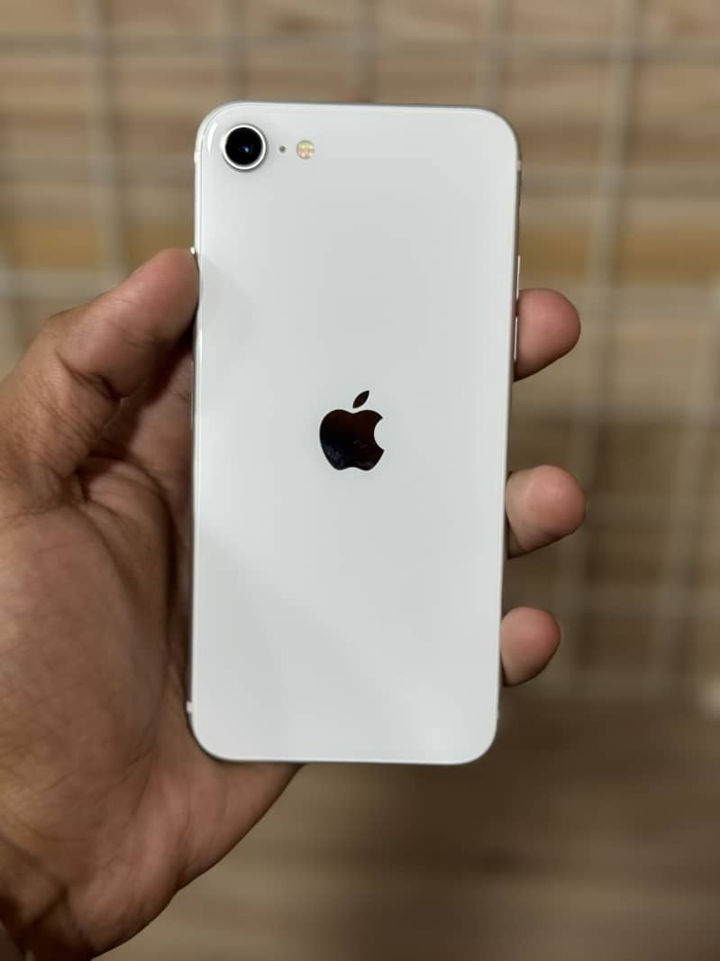 Apple iPhone SE2020 0