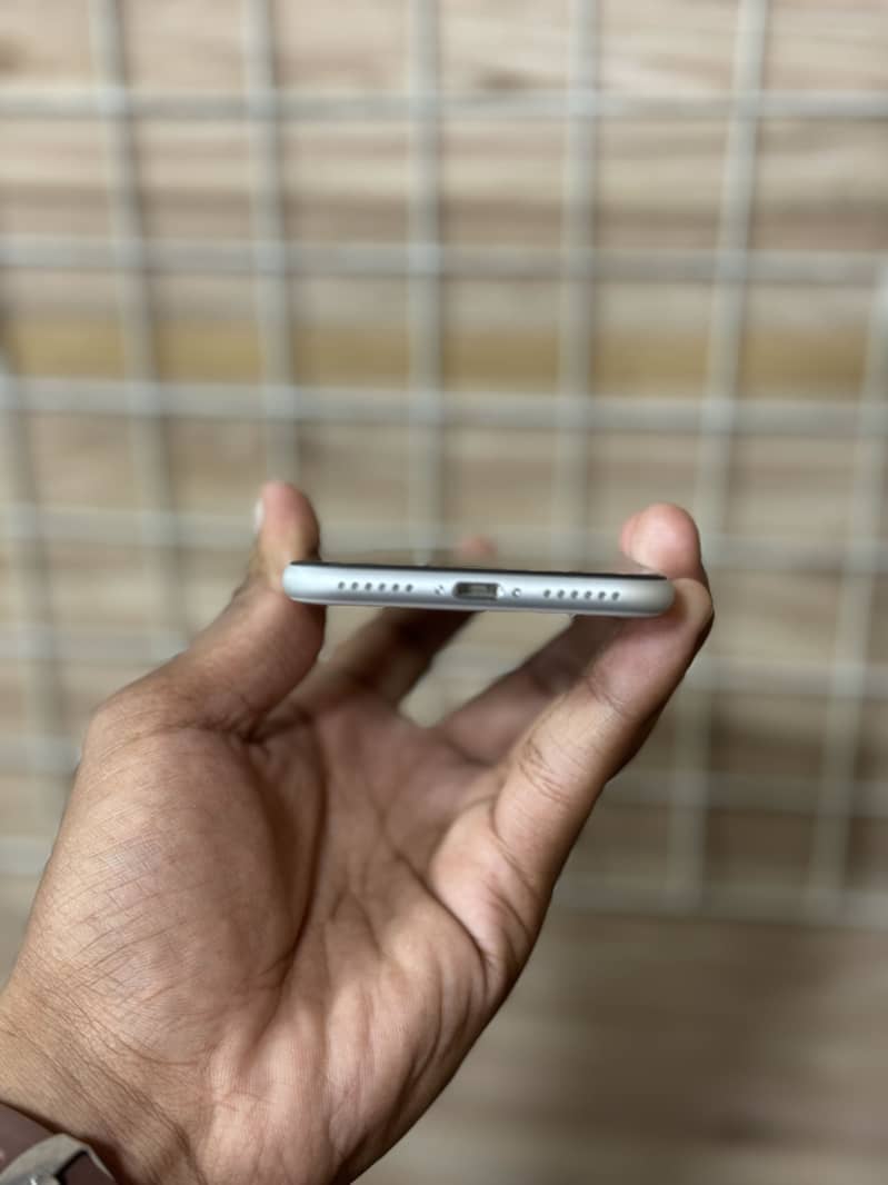 Apple iPhone SE2020 1