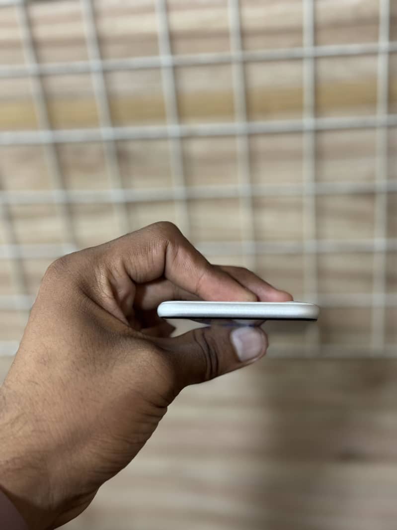 Apple iPhone SE2020 4