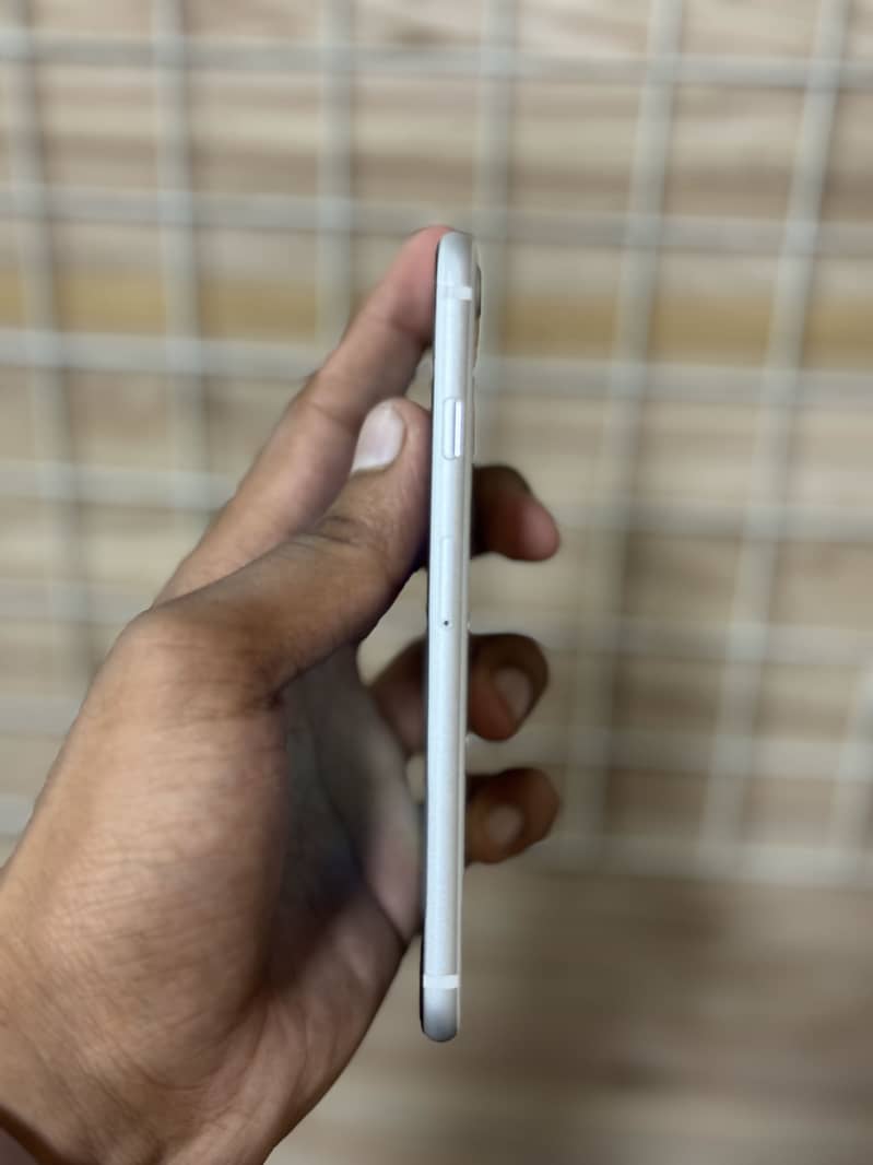 Apple iPhone SE2020 5