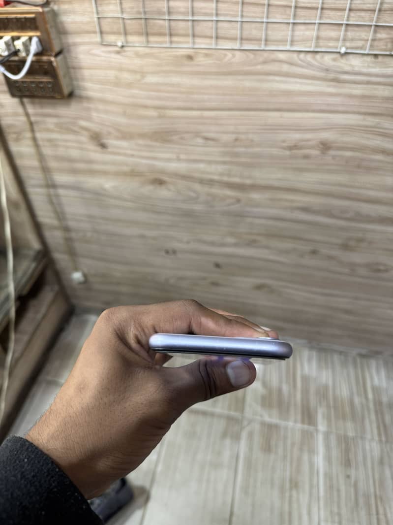 Apple iPhone SE2020 6