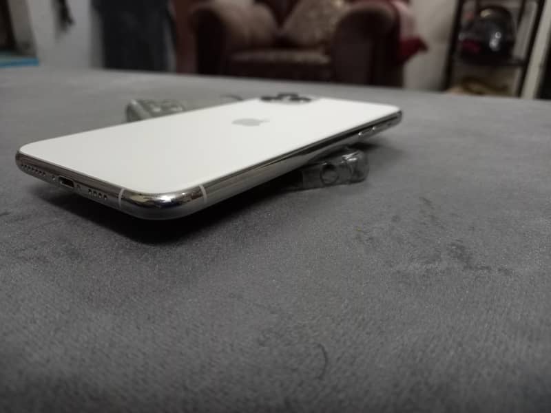 Apple iPhone 11 Pro Max 2