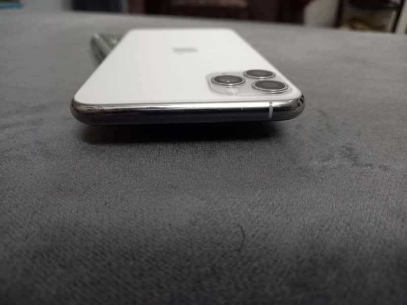 Apple iPhone 11 Pro Max 3