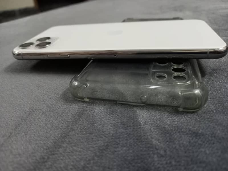 Apple iPhone 11 Pro Max 5