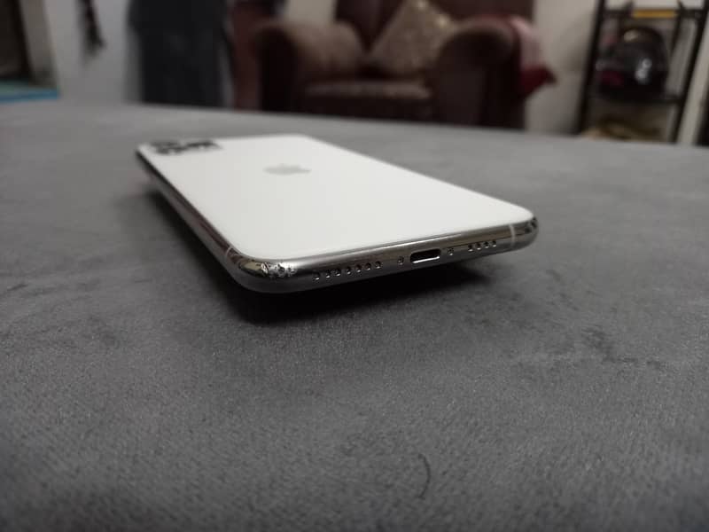 Apple iPhone 11 Pro Max 6