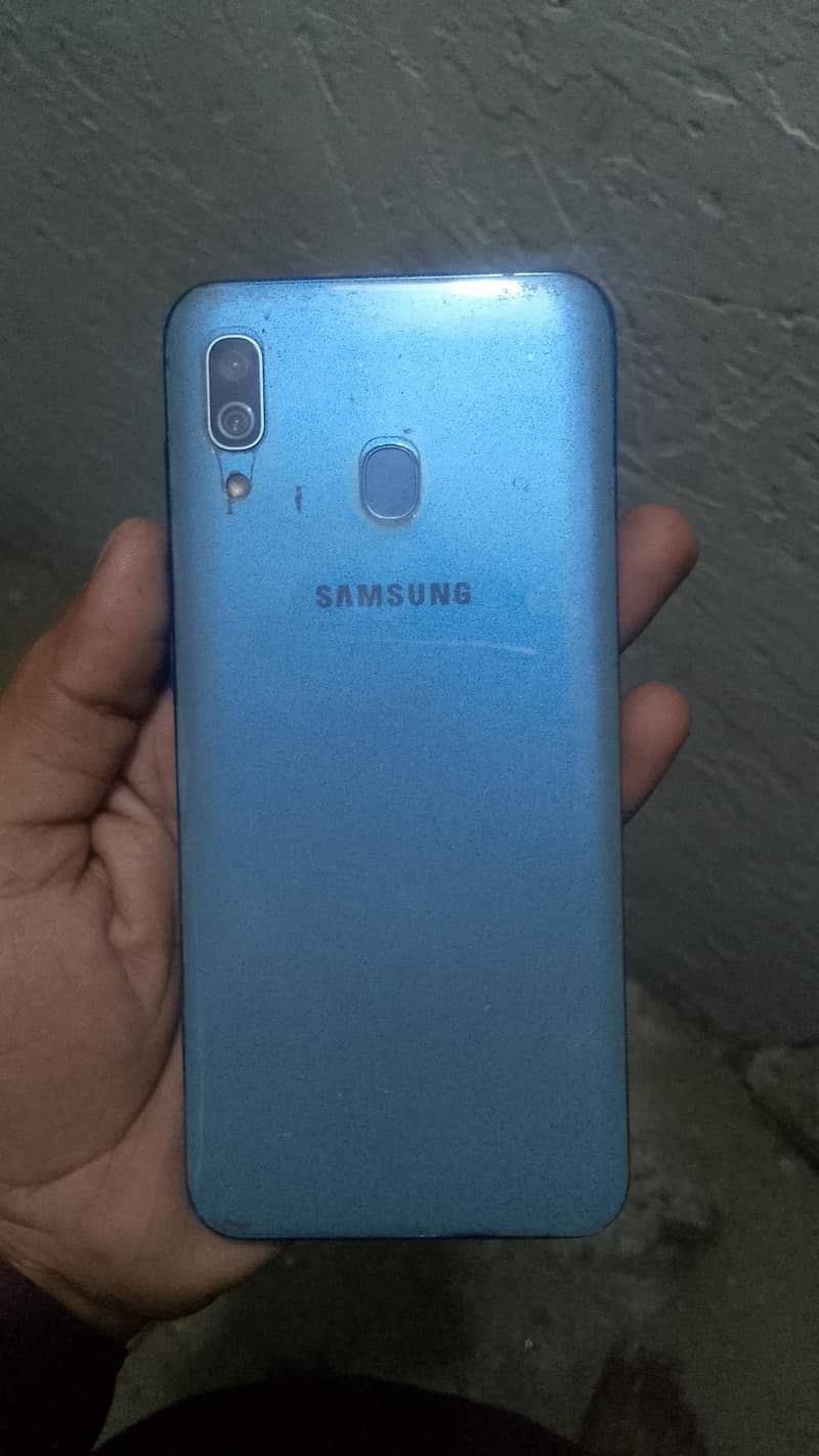 Samsung Mobile A30 1