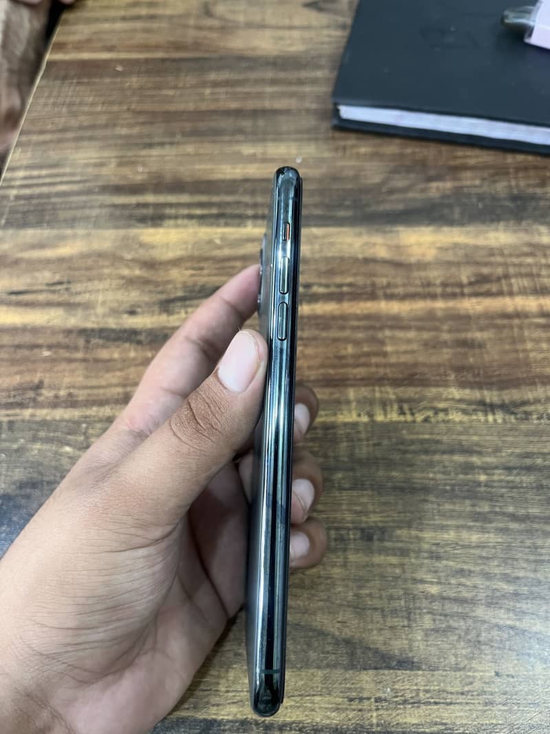 Apple iPhone 11 Pro Max 1