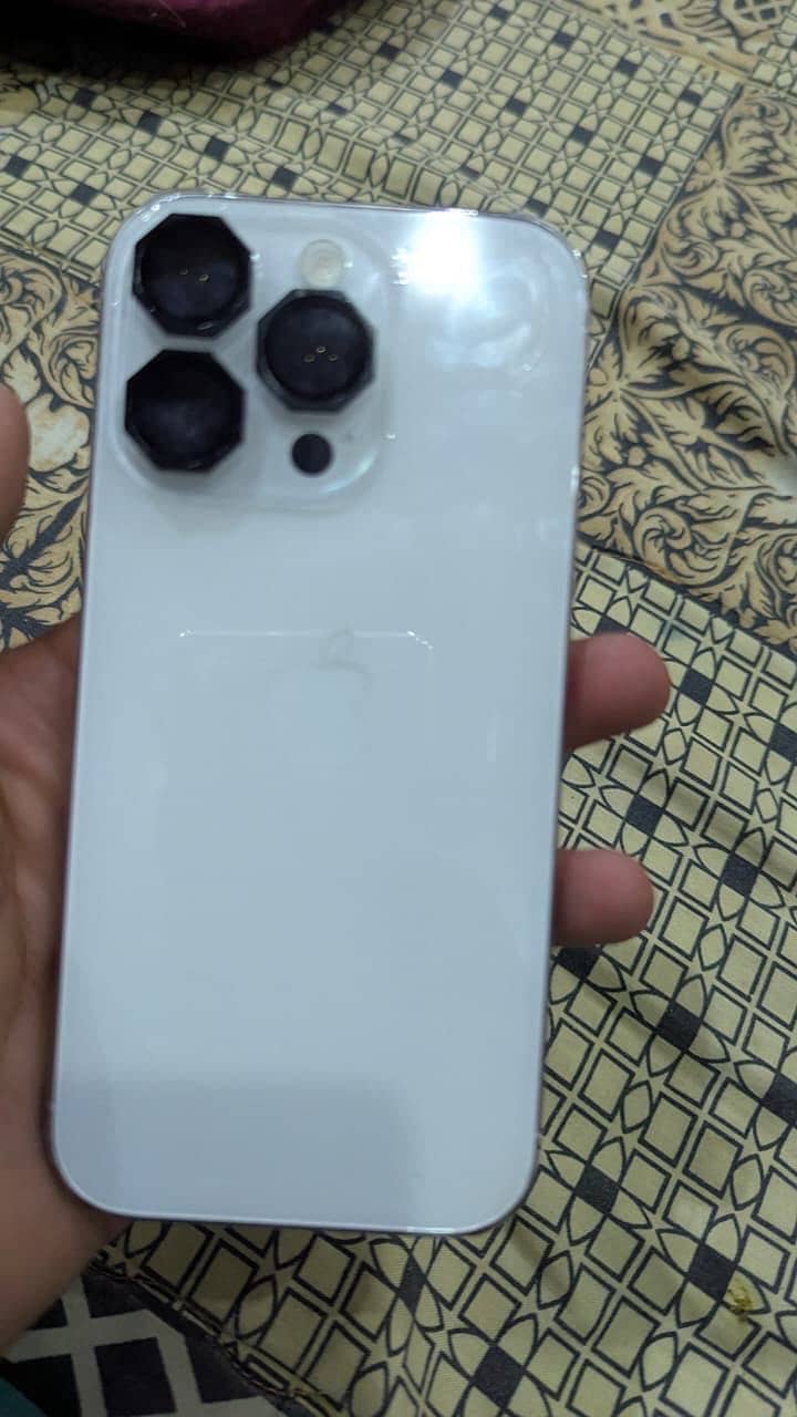 Apple iPhone 16 Pro 1