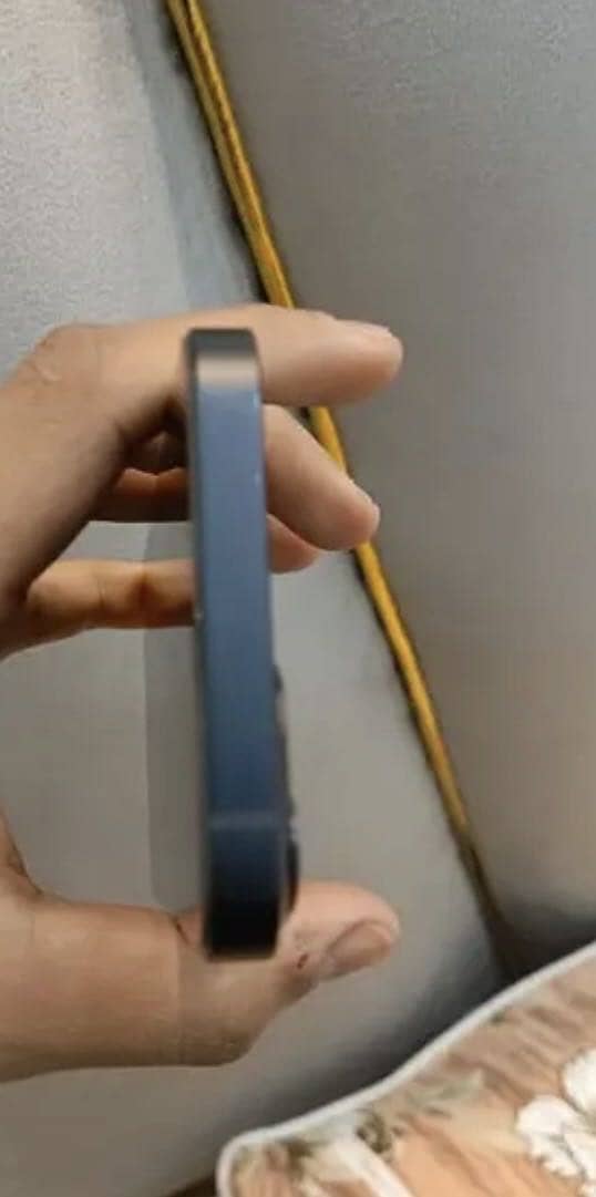 Apple iPhone 13 2