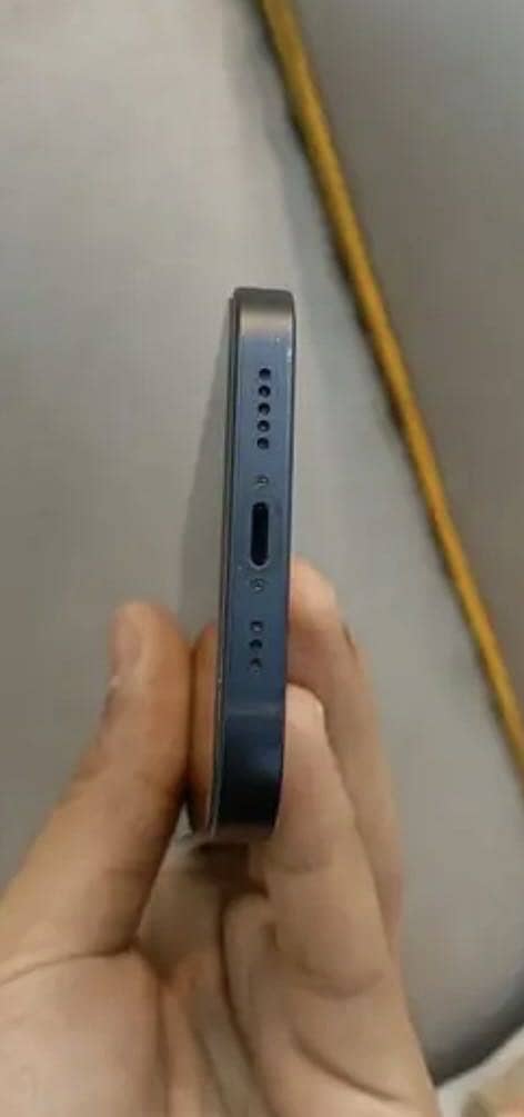 Apple iPhone 13 5