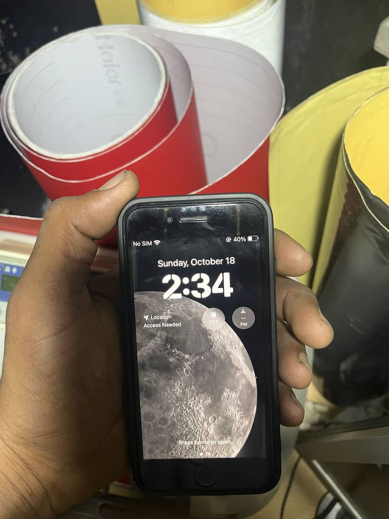 Apple iPhone SE 8