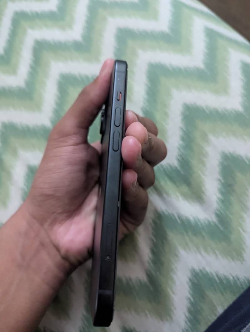 Apple iPhone 15 6