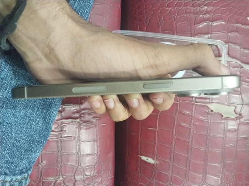 iPhone 15 Pro Max (FU) 4