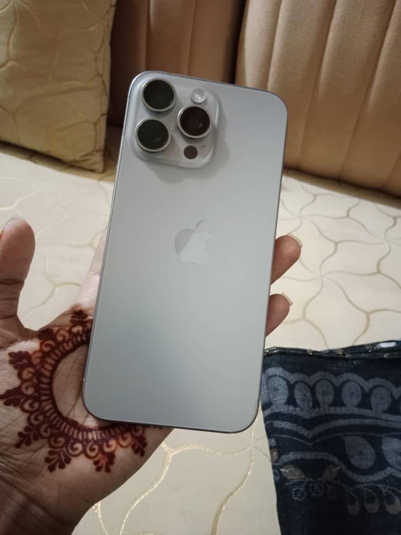 Apple iPhone 15 Pro Max 0