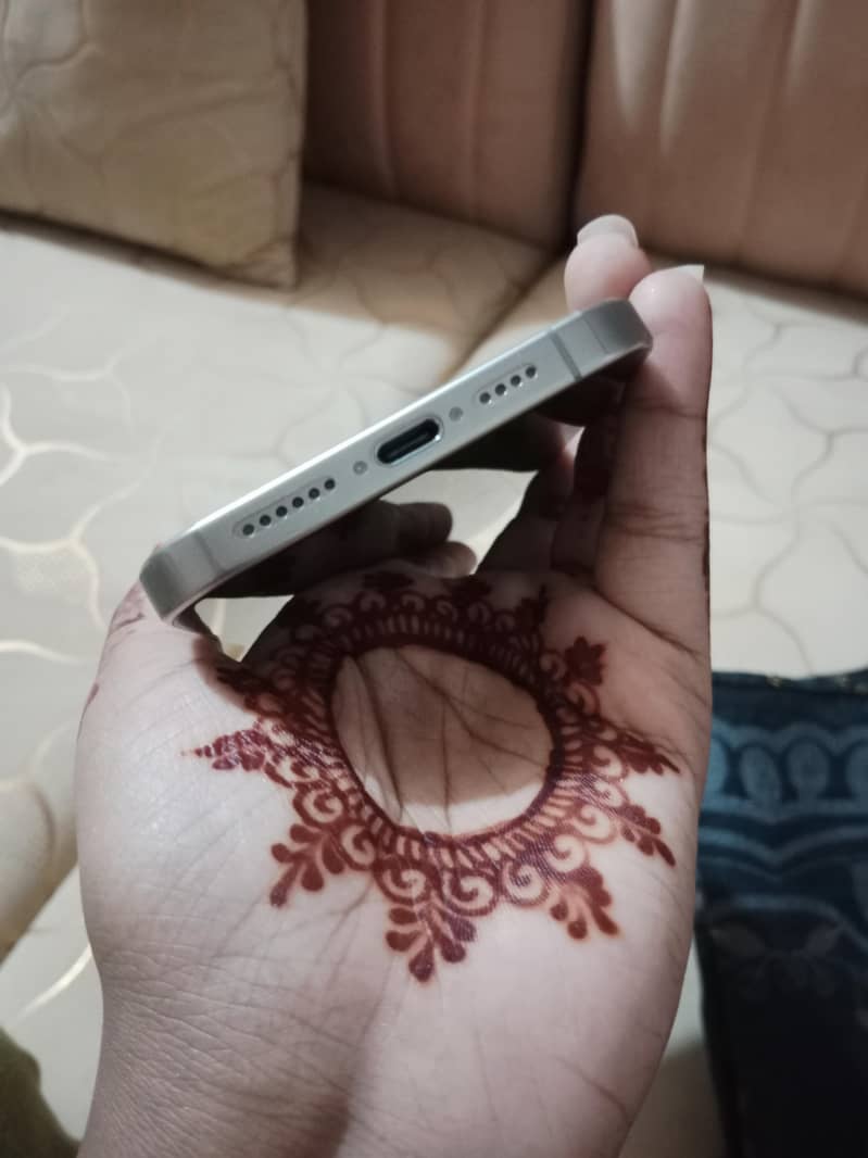 Apple iPhone 15 Pro Max 1