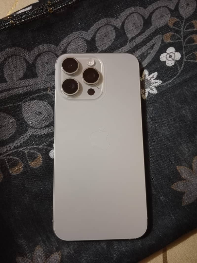 Apple iPhone 15 Pro Max 2