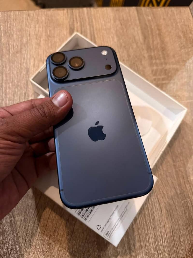 Apple iPhone 17 Pro Max 2
