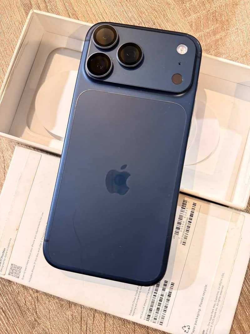 Apple iPhone 17 Pro Max 4