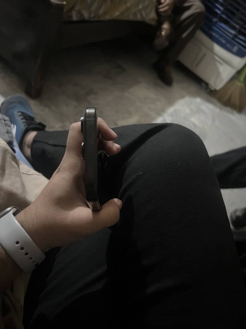 Apple iPhone 16 Pro Max 1