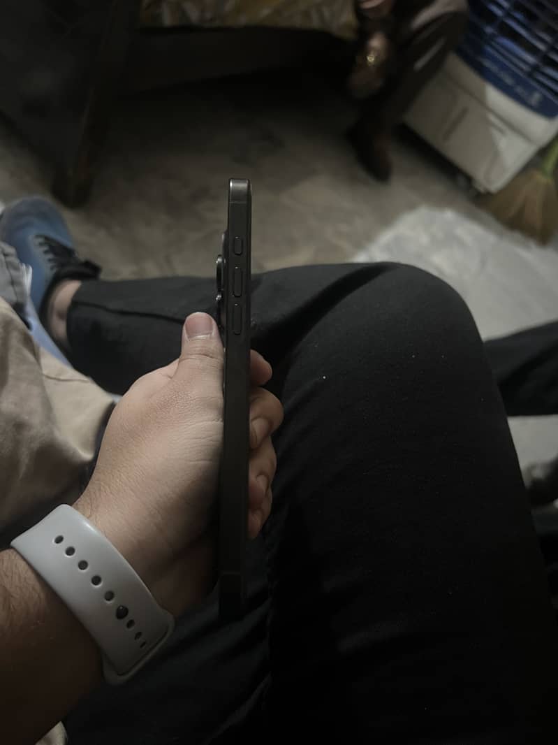 Apple iPhone 16 Pro Max 2