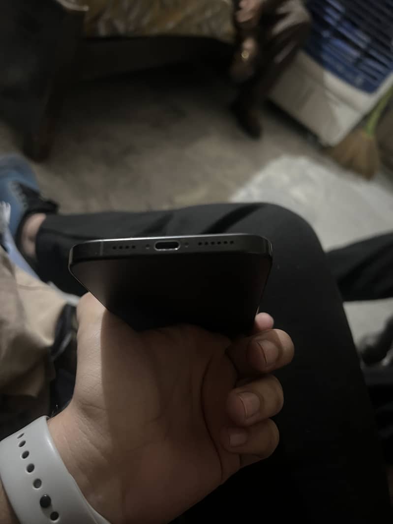 Apple iPhone 16 Pro Max 3