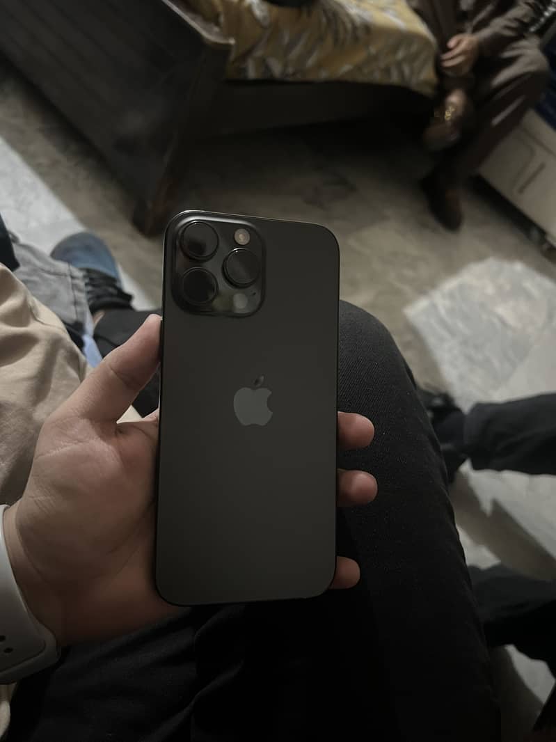 Apple iPhone 16 Pro Max 5