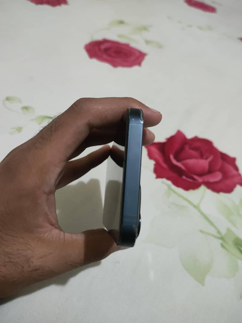 Apple iPhone 13 4