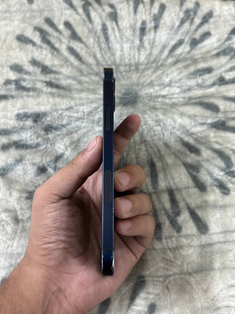 Apple iPhone 12 2