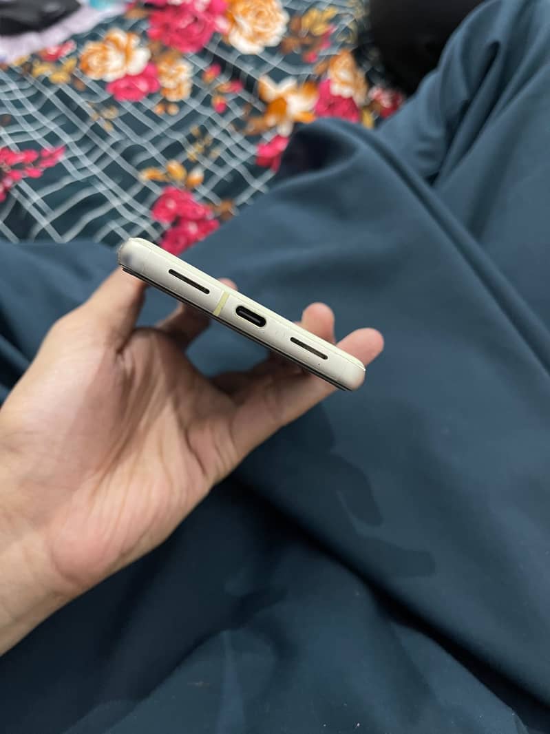 Google Pixel 7 5