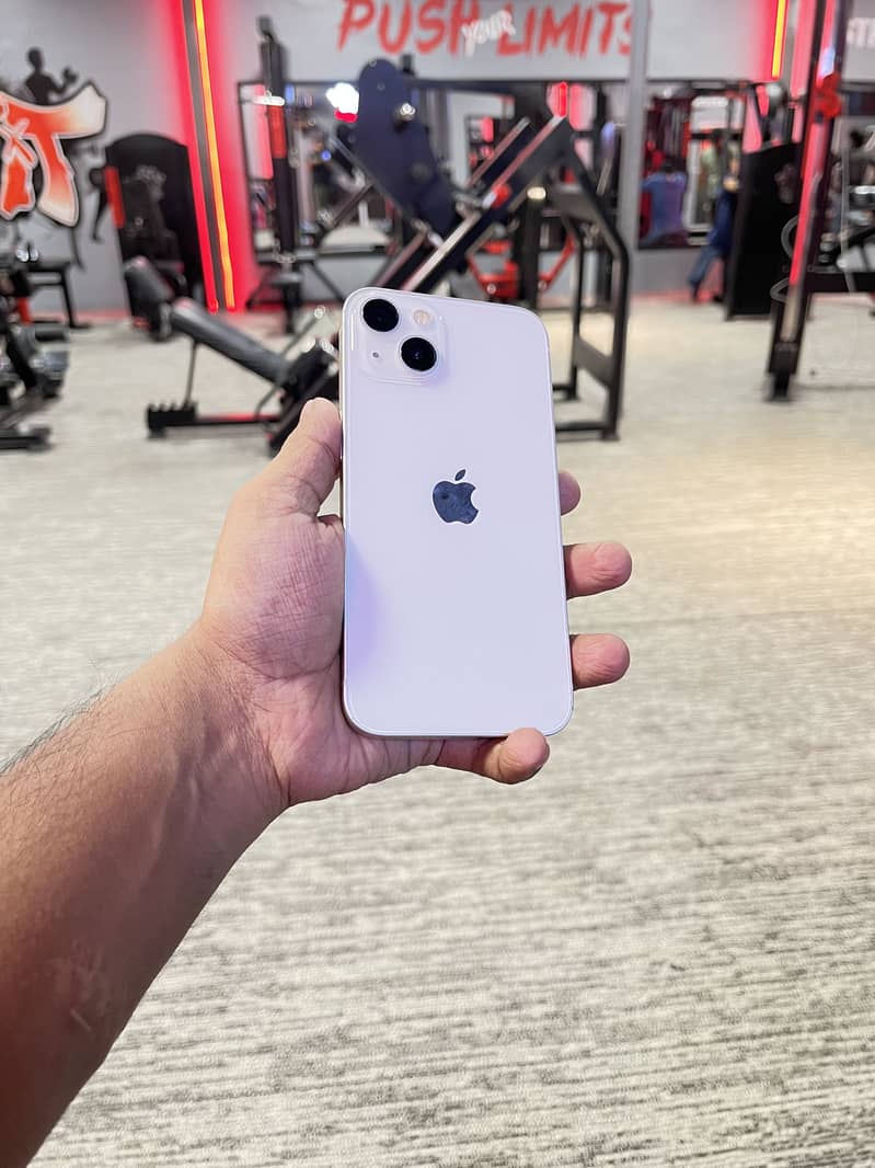 Apple iPhone 13 4