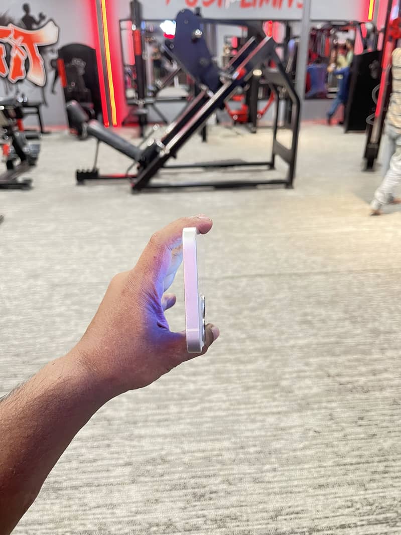 Apple iPhone 13 5