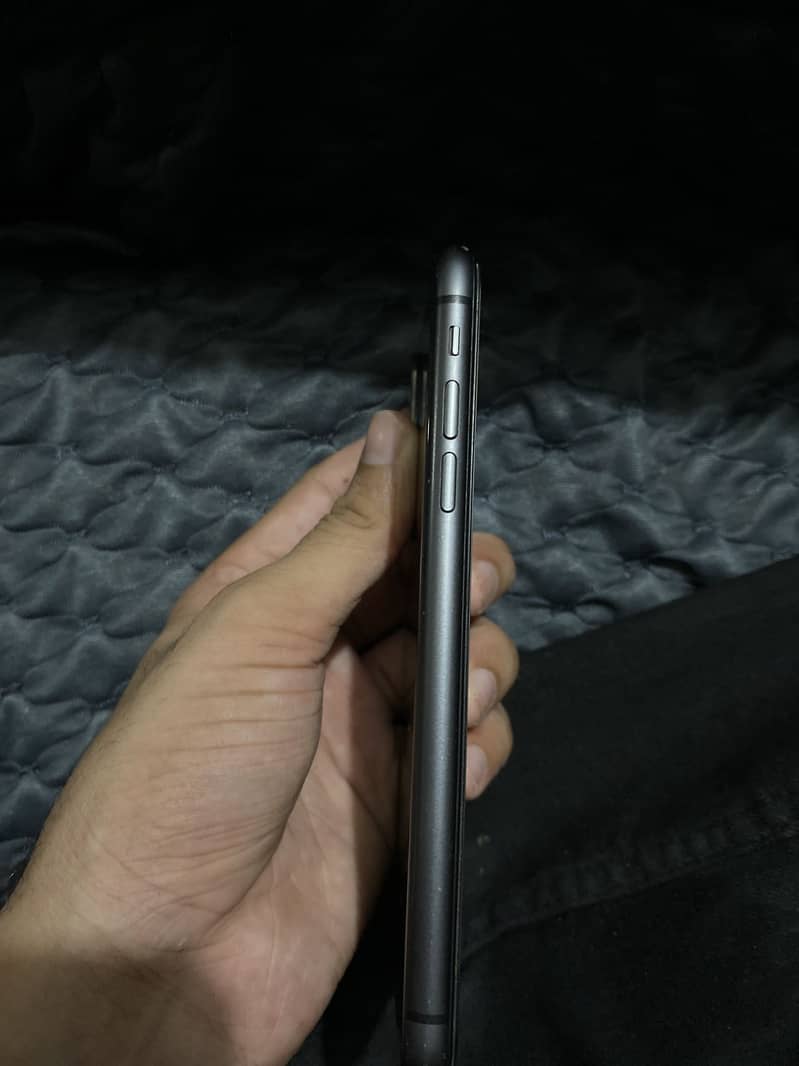 Apple iPhone 11 3