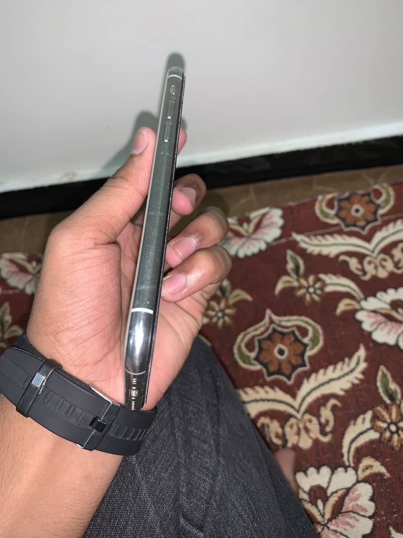 Apple iPhone 11 Pro 2