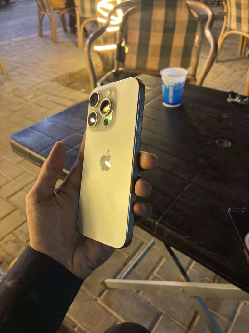 Apple iPhone 15 Pro 2