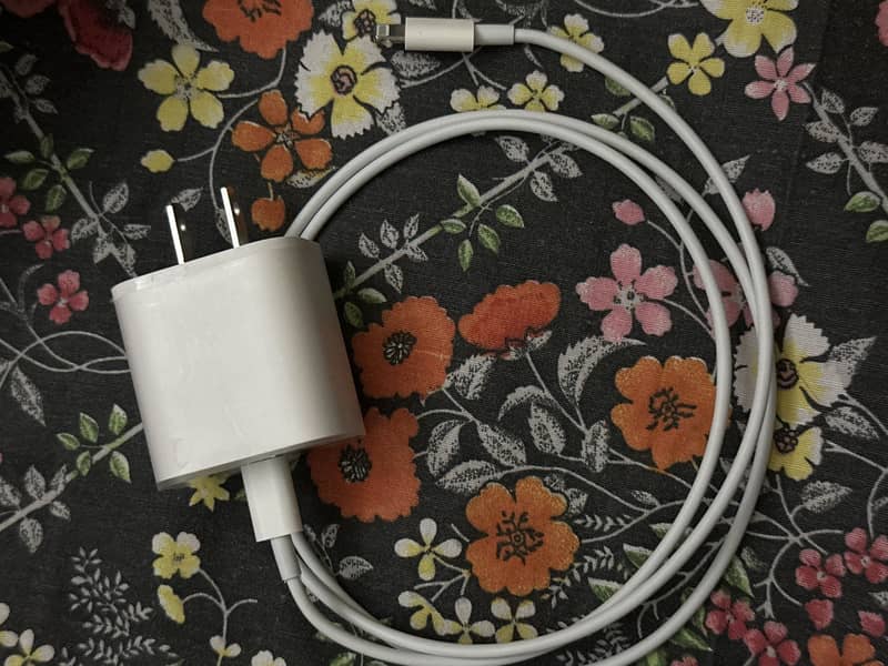 Apple 20W Charger+Cable 0