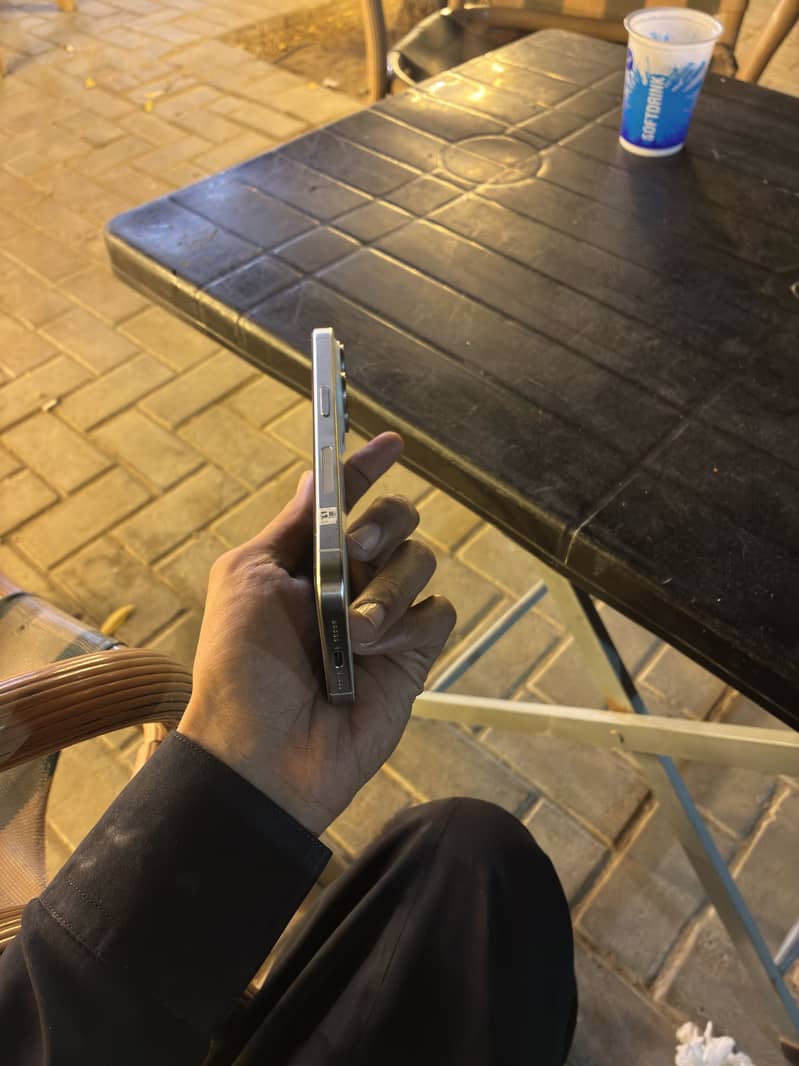 Apple iPhone 15 Pro 3