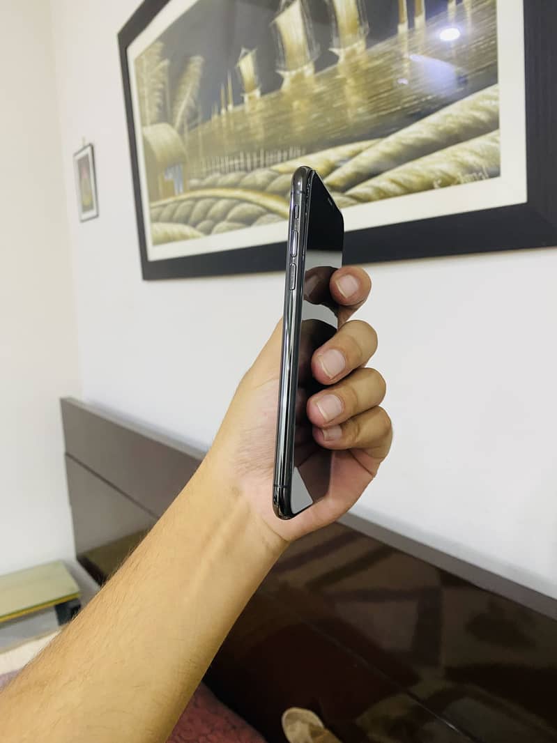 iPhone Xs 2