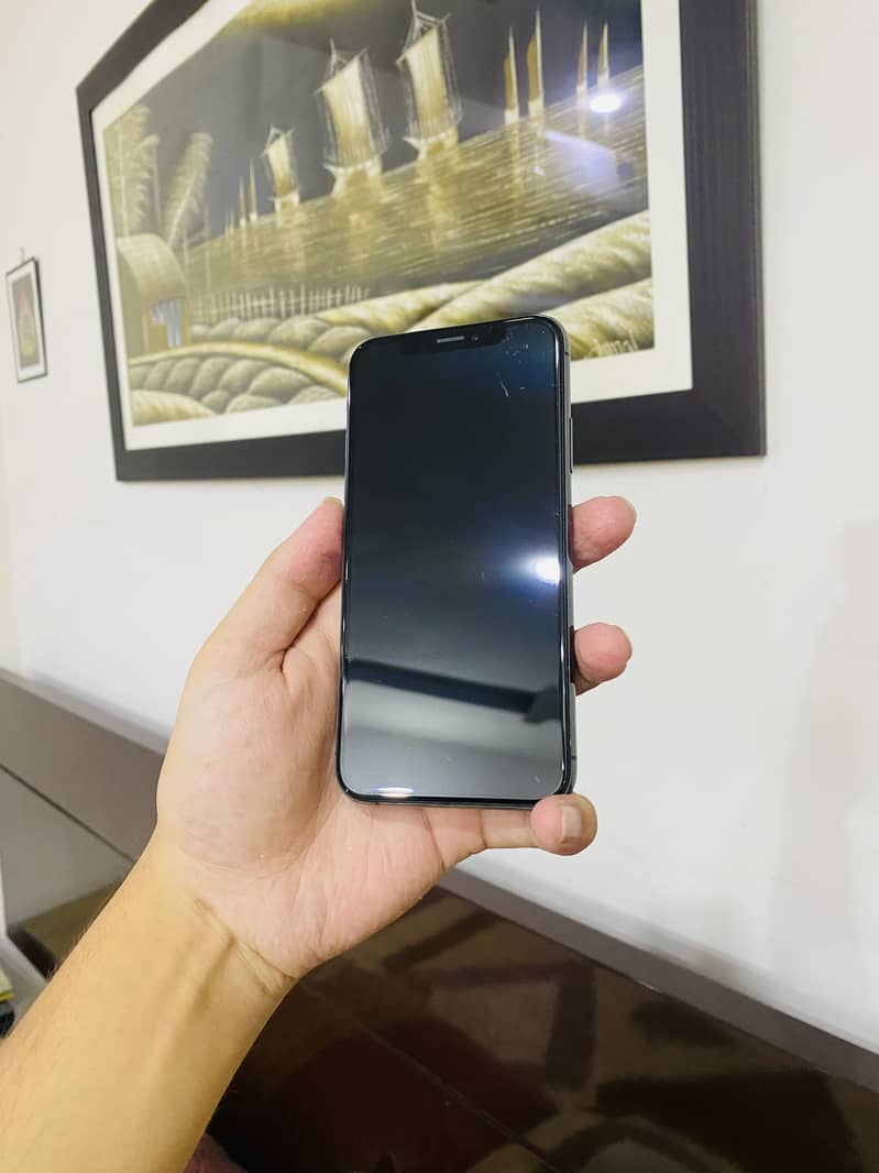 iPhone Xs 4