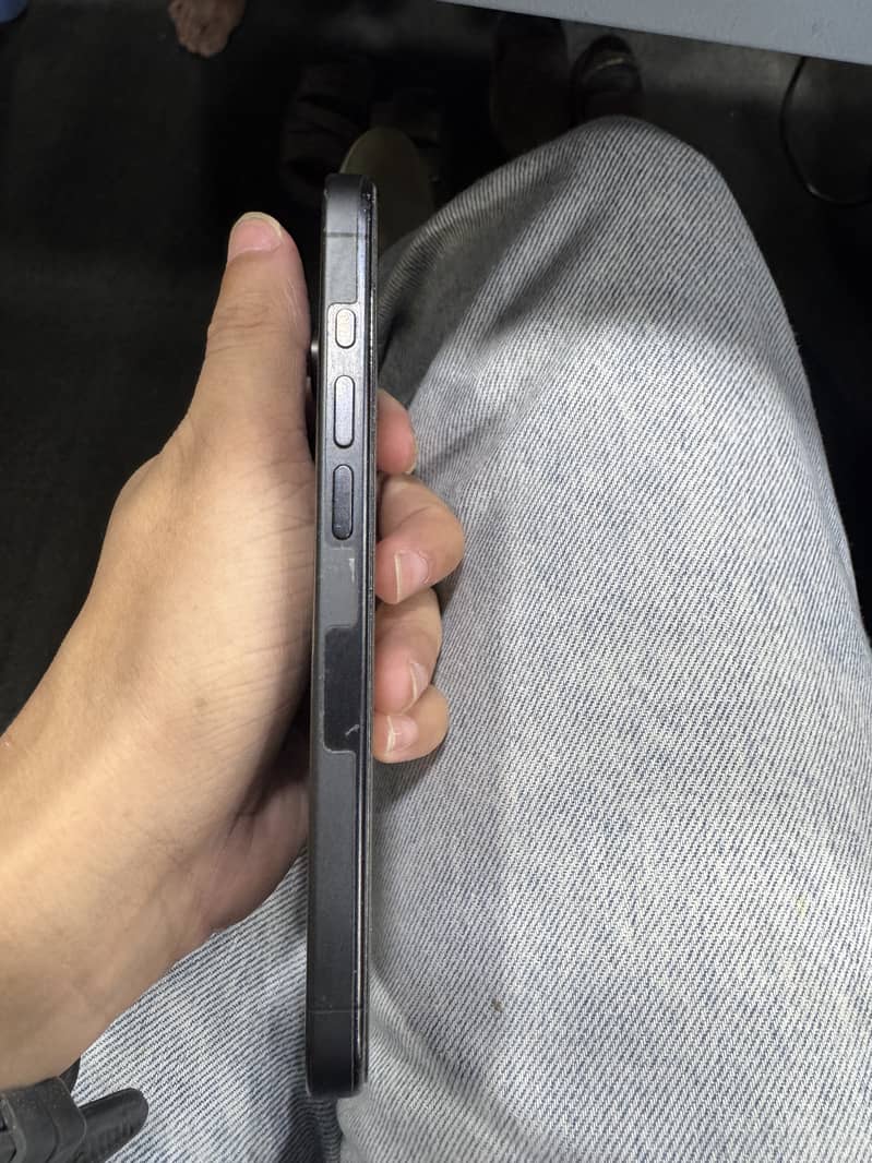 Apple iPhone 15 Pro 2