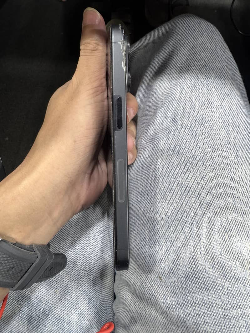 Apple iPhone 15 Pro 4
