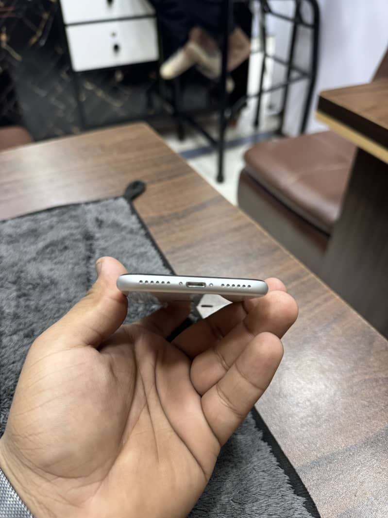 Apple iPhone SE 3