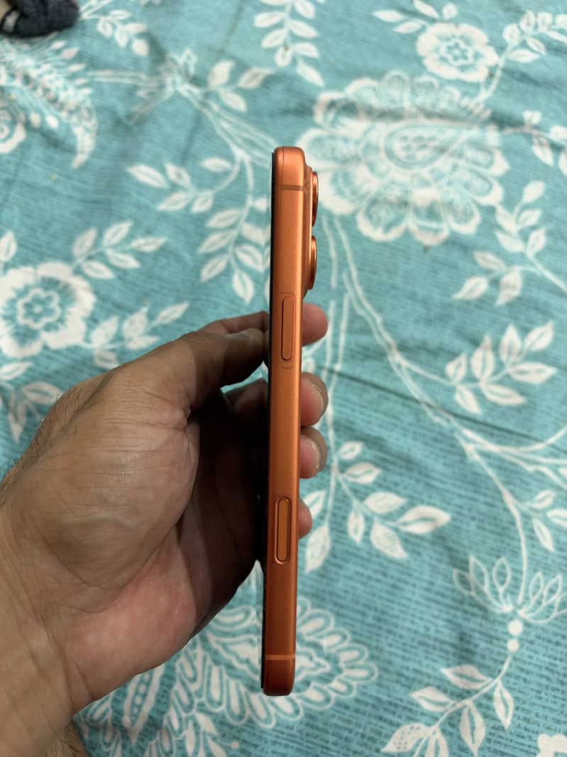 Apple iPhone 17 Pro Max 4